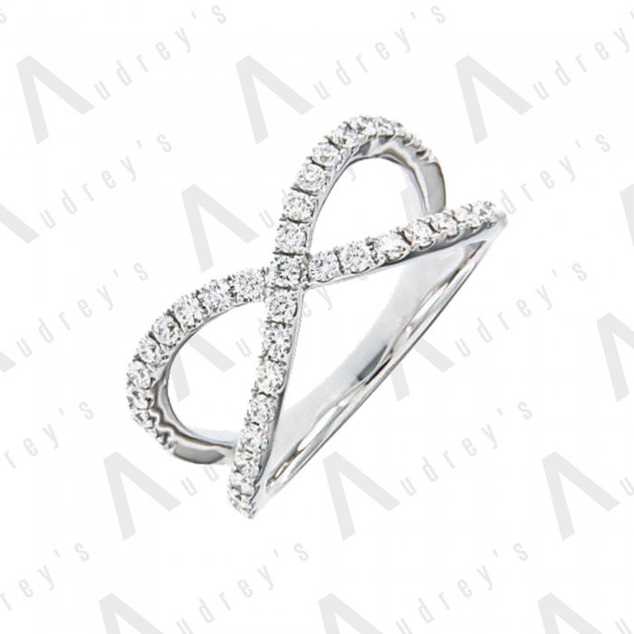 18 KARAT DIAMOND RING