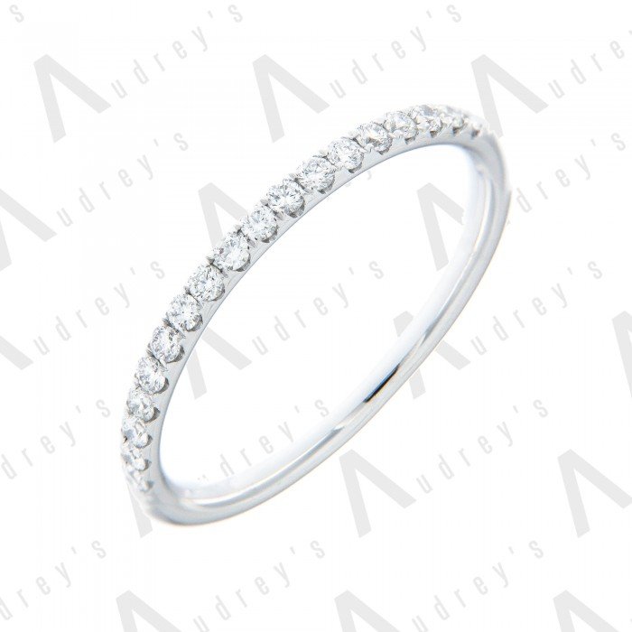 18K WHITE GOLD DIAMOND BAND