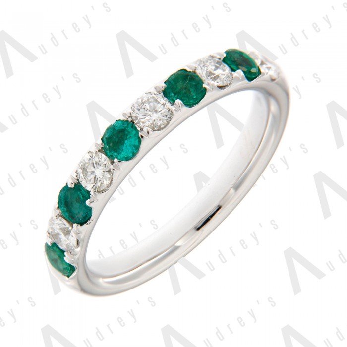 18K WHITE GOLD EMERALD BAND