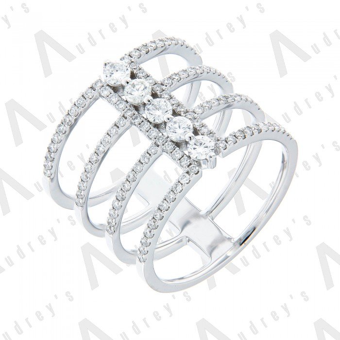 18K WHITE GOLD DIAMOND RING