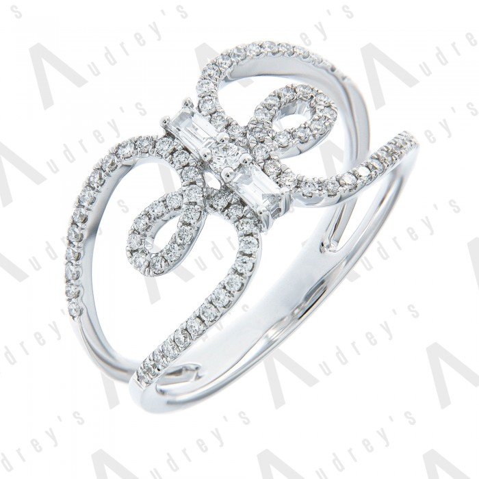 18K WHITE GOLD DIAMOND RING