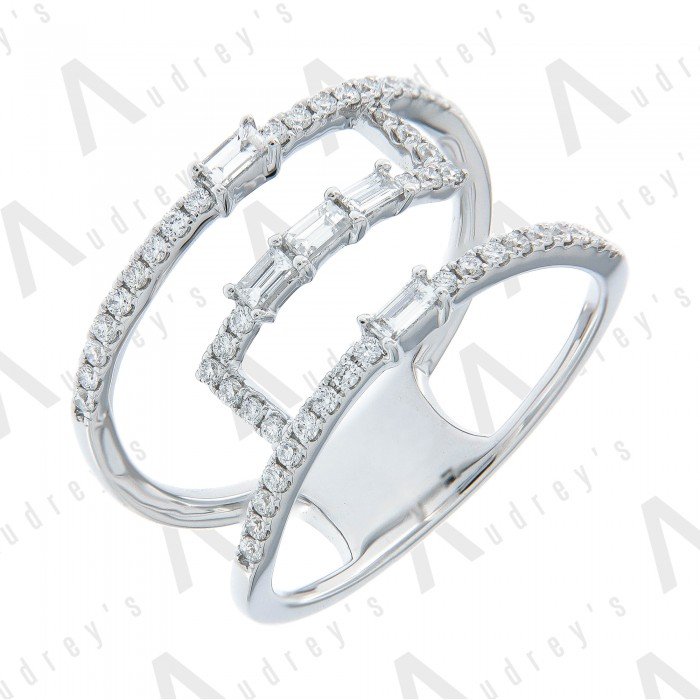 18K WHITE GOLD DIAMOND RING