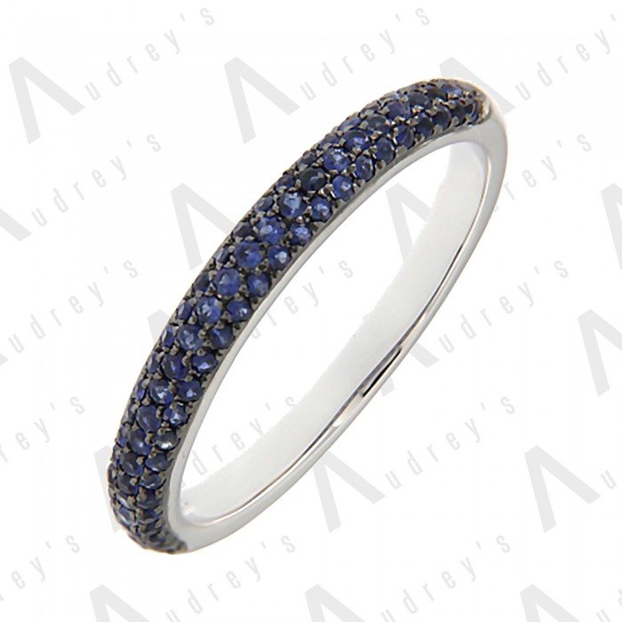 18K WHITE GOLD BLUE SAPPHIRE BAND