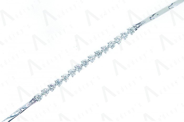18 KARAT DIAMOND BRACELET