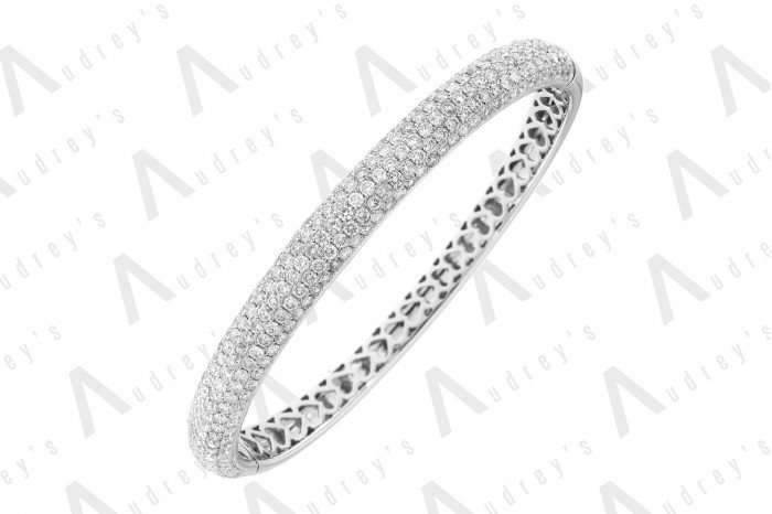 18K WHITE GOLD DIAMOND BANGLE
