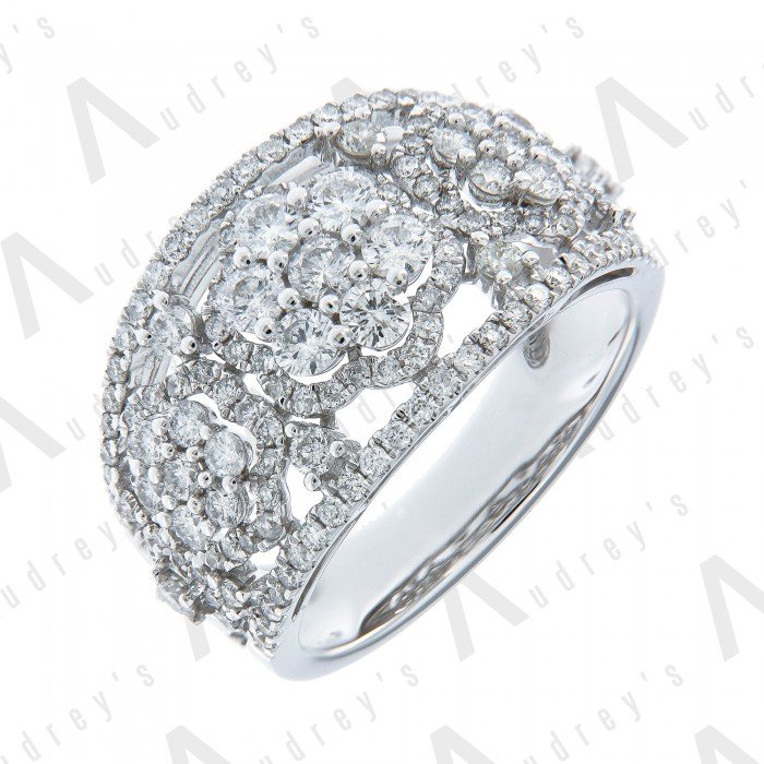 18K WHITE GOLD DIAMOND RING