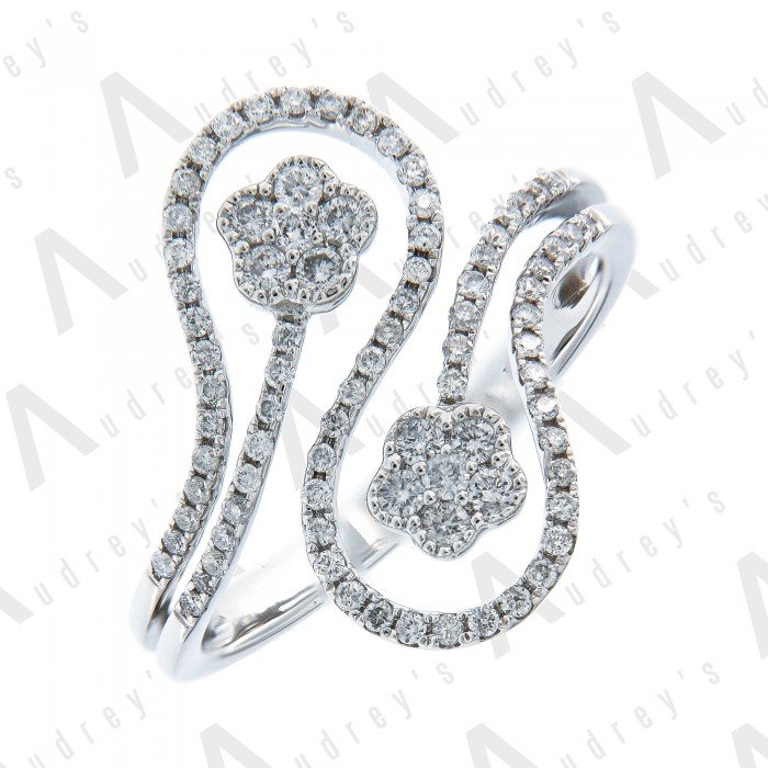 18K WHITE GOLD DIAMOND RING