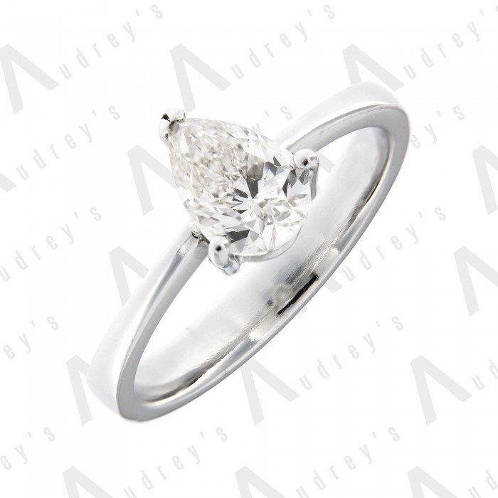 18 KARAT DIAMOND RING
