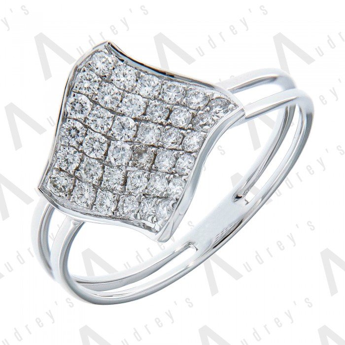 18K WHITE GOLD DIAMOND RING