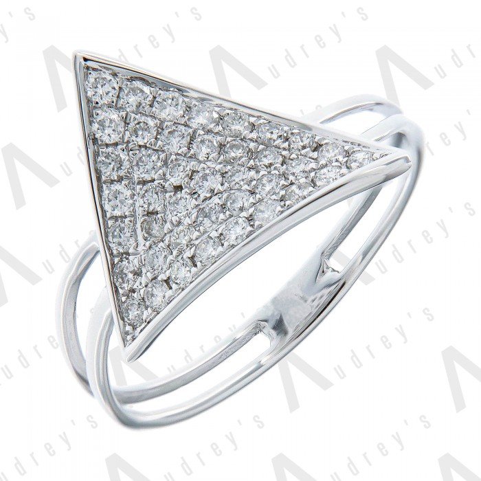 18K WHITE GOLD DIAMOND RING