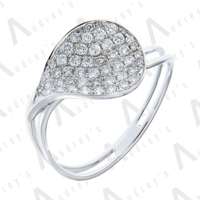 18K WHITE GOLD DIAMOND RING