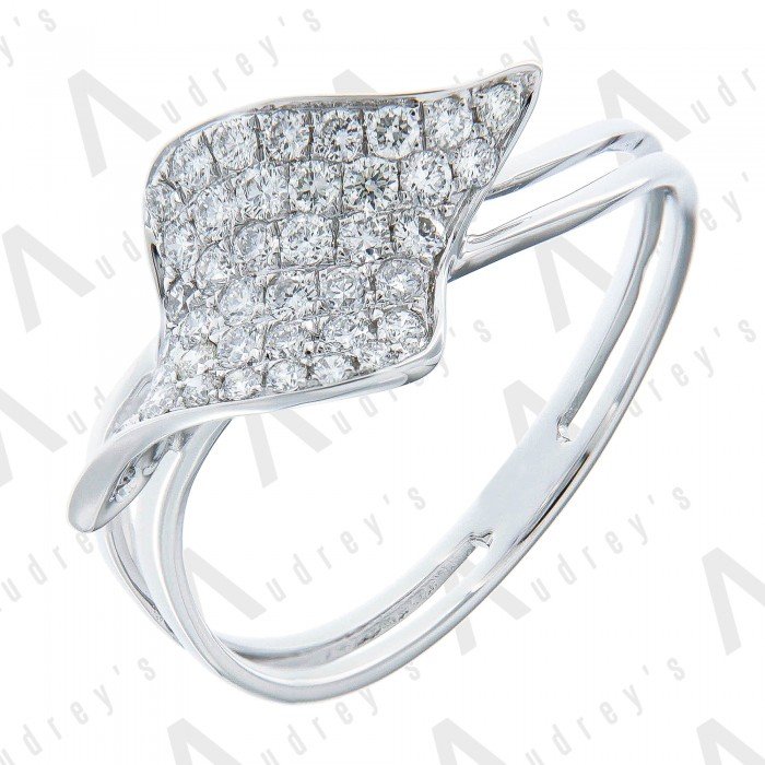 18K WHITE GOLD DIAMOND RING