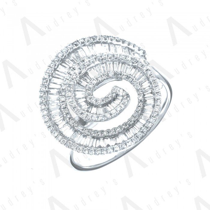 18 KARAT DIAMOND RING