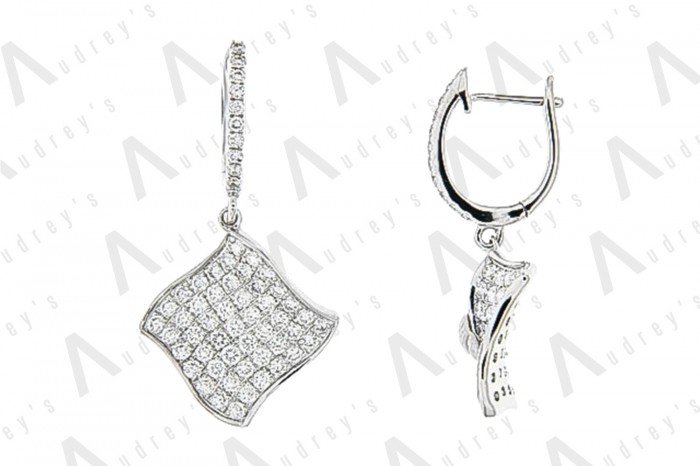 18 KARAT DIAMOND EARRING