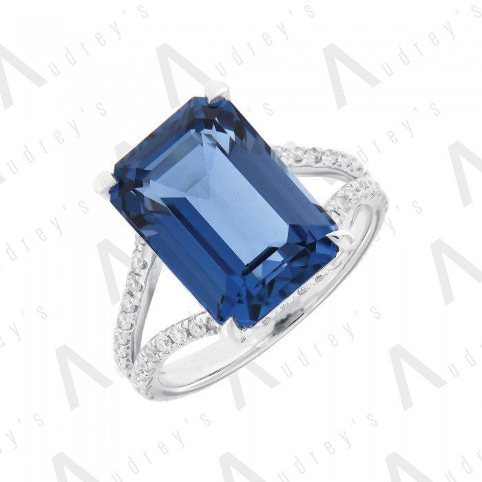 18 KARAT DIAMOND AND GEMSTONE RING