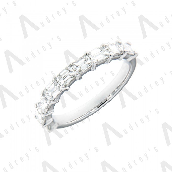 18 KARAT WHITE GOLD DIAMOND BAND