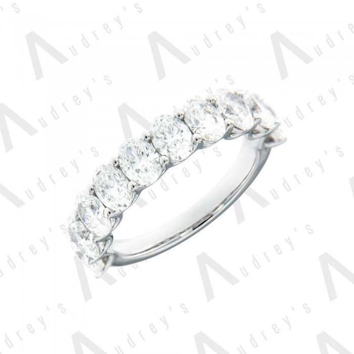 18 KARAT DIAMOND WEDDING BAND