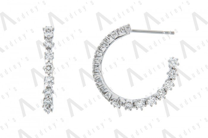 18 KARAT DIAMOND EARRING
