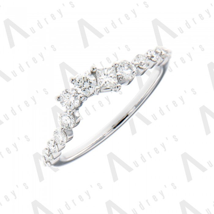 18 KARAT DIAMOND RING BAND