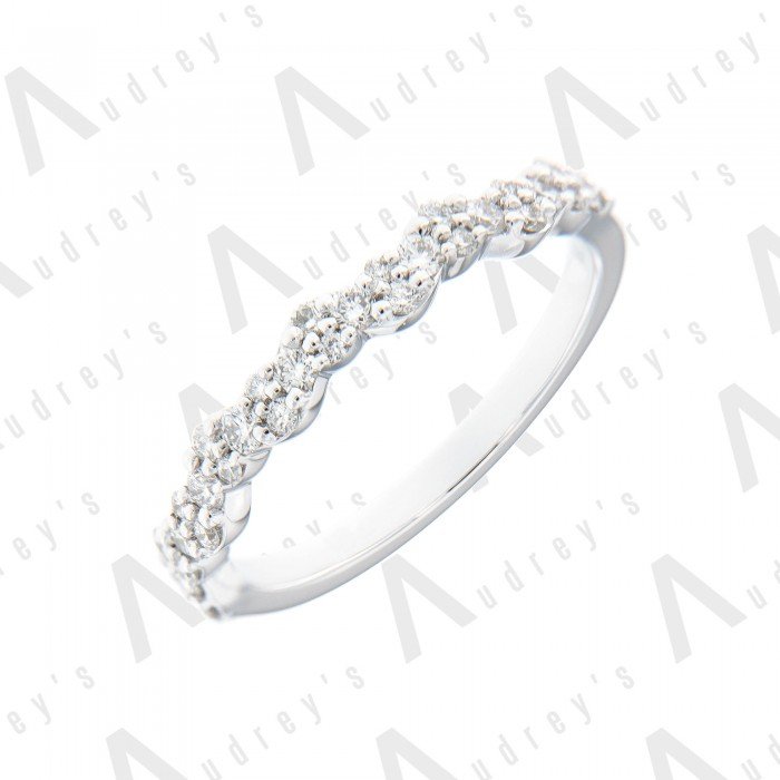 18 KARAT DIAMOND RING