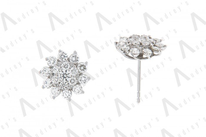 18 KARAT DIAMOND EARRING
