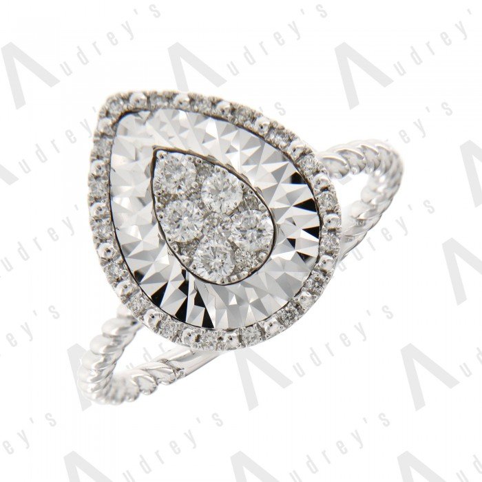 18 KARAT DIAMOND RING