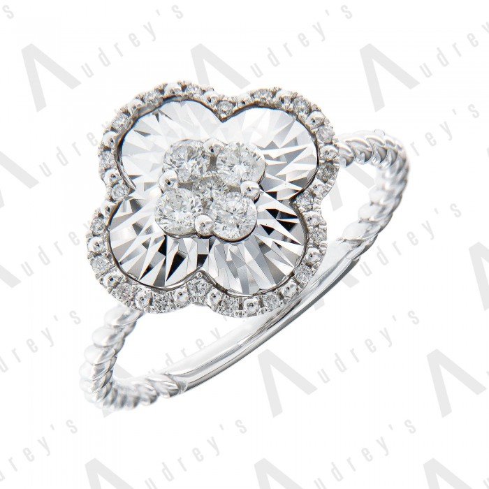 18 KARAT DIAMOND RING