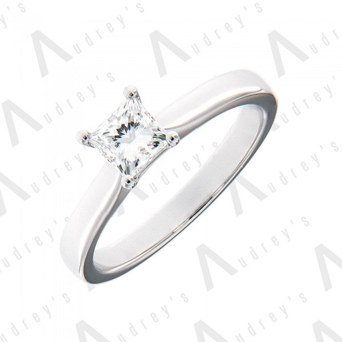 18 KARAT DIAMOND RING
