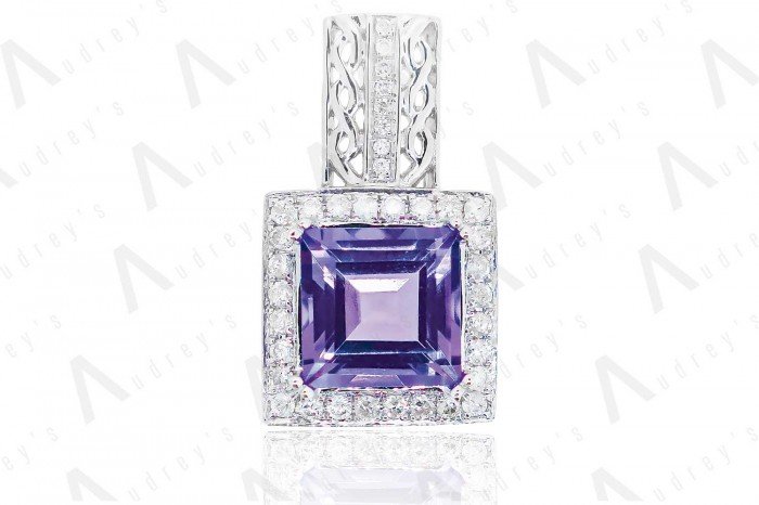 9 KARAT GOLD PENDANT