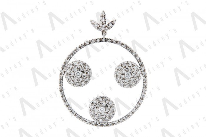 18 KARAT DIAMOND PENDANT
