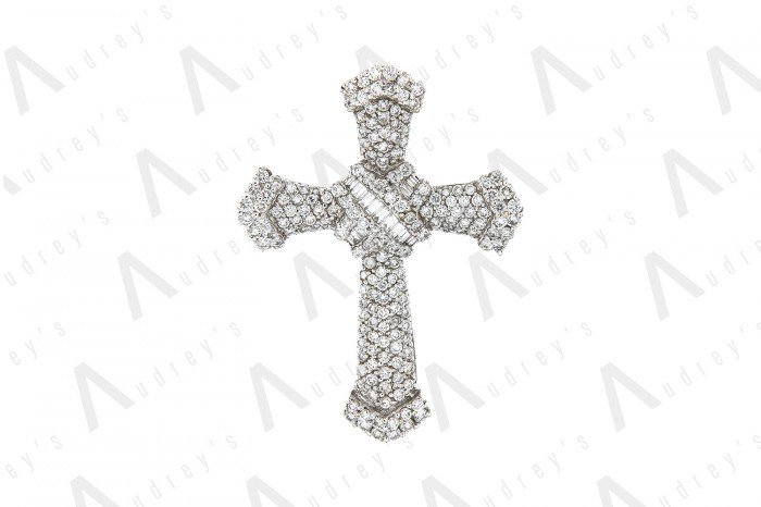 18 KARAT DIAMOND PENDANT
