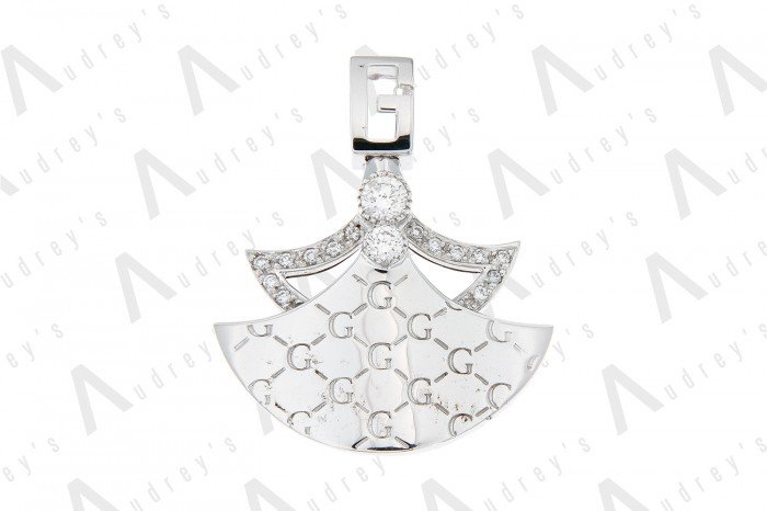 18 KARAT DIAMOND PENDANT