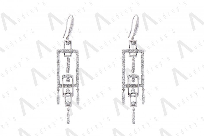 18 KARAT DIAMOND EARRING