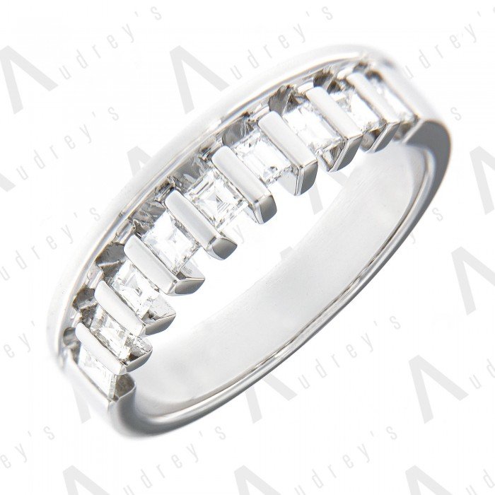 18 KARAT DIAMOND RING
