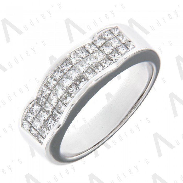 18K WHITE GOLD DIAMOND RING