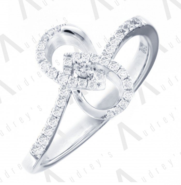 18 KARAT DIAMOND RING