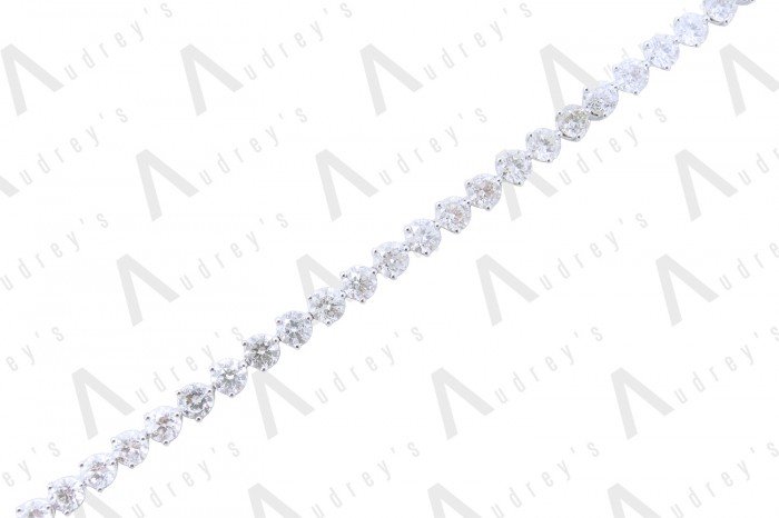 18 KARAT DIAMOND BRACELET