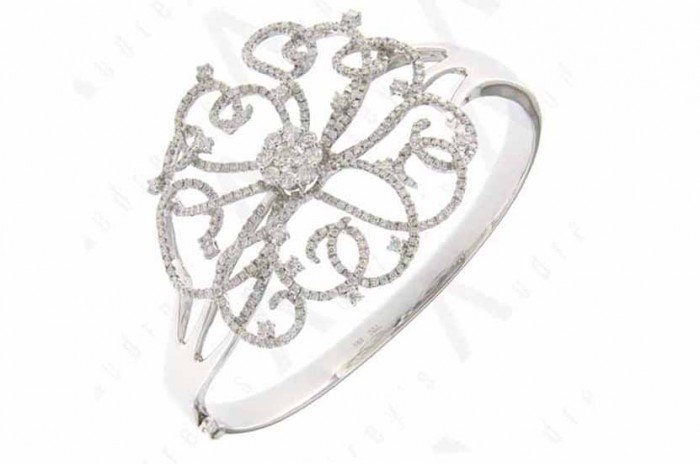 18 KARAT DESIGNER DIAMOND BANGLE
